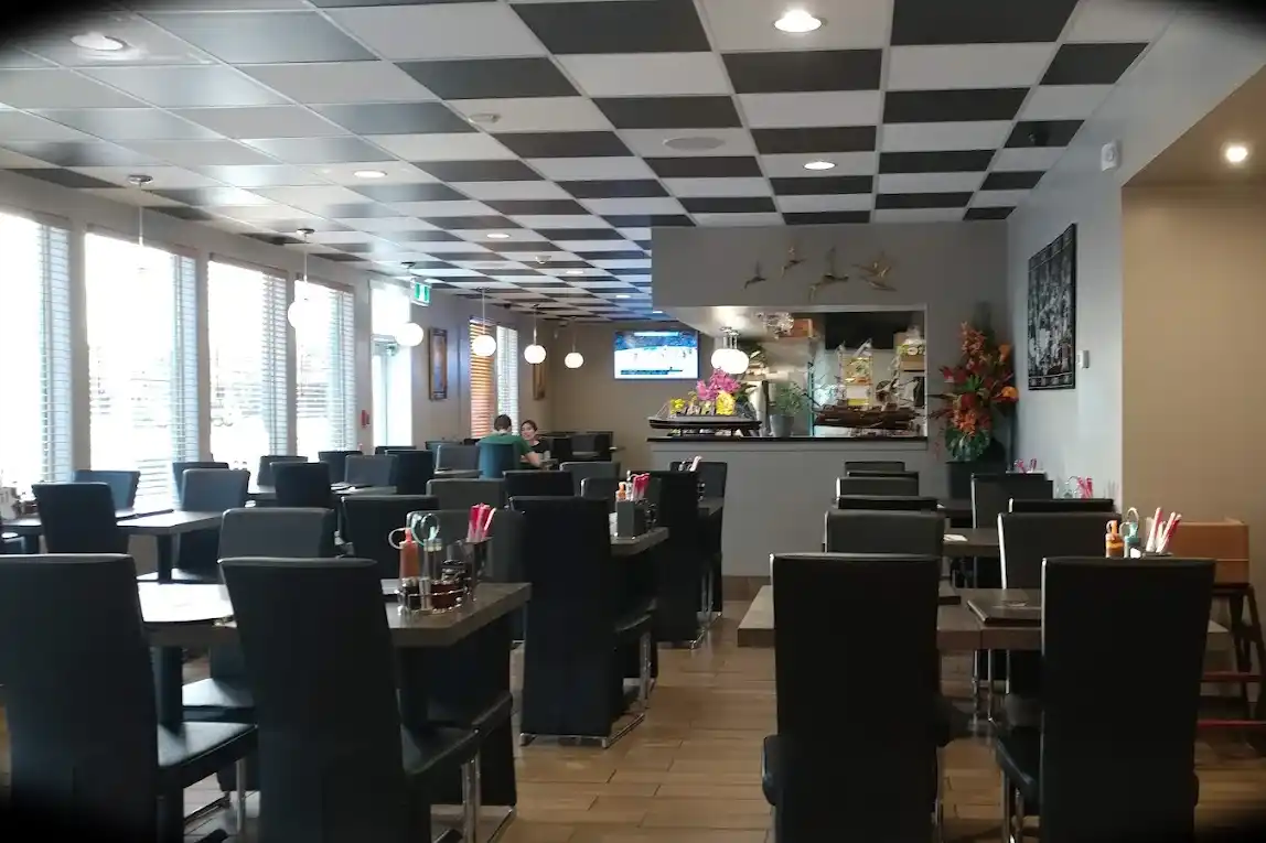 The welcoming and clean interior of Thiên Ân Restaurant